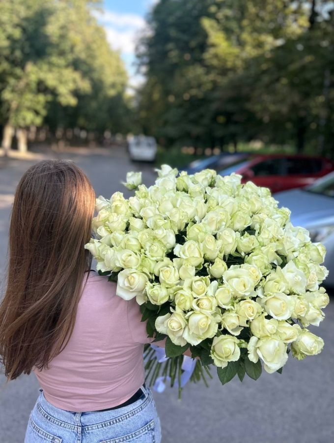101 троянда Аваланч 60 см