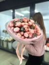 17 кущових троянд Мадам Бомбастик