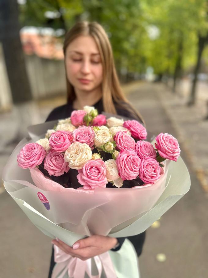 11 кущових троянд мікс Міс Бомбастик та Мадам Бомбастик